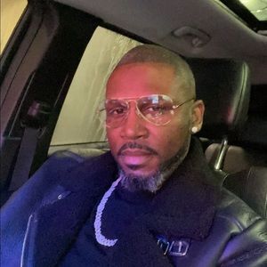 Meet your Posher, Victor